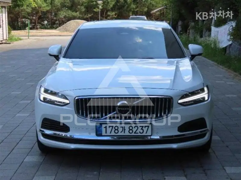 2022 Volvo S90