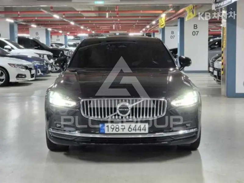 2022 Volvo S90