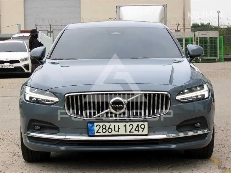 2022 Volvo S90