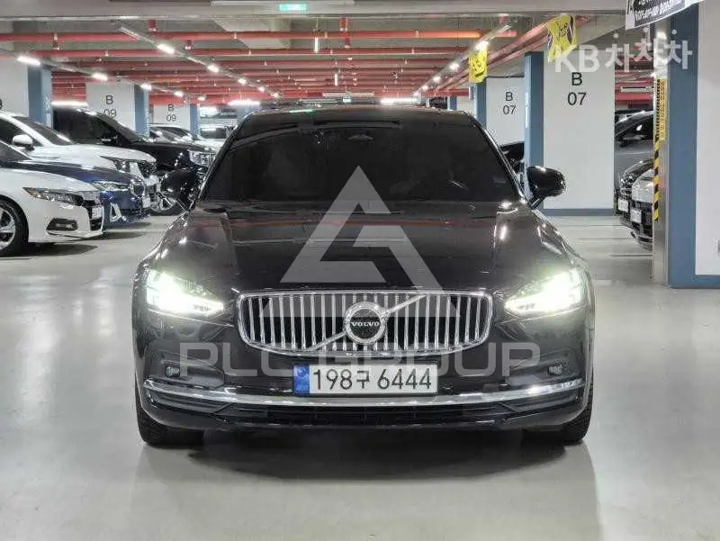 2022 Volvo S90