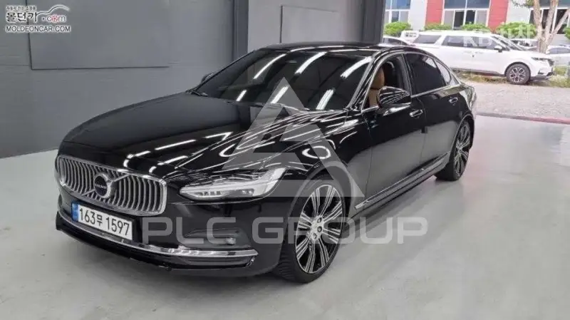 2022 Volvo S90
