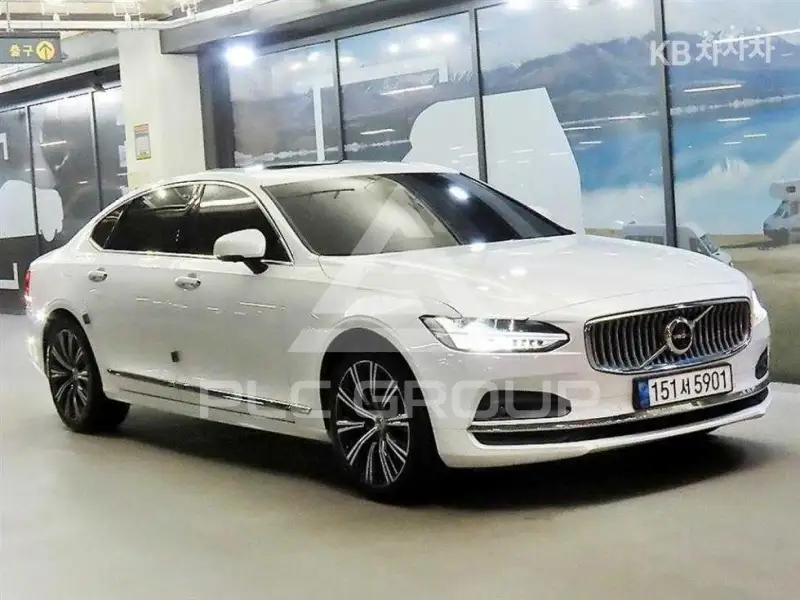 2022 Volvo S90