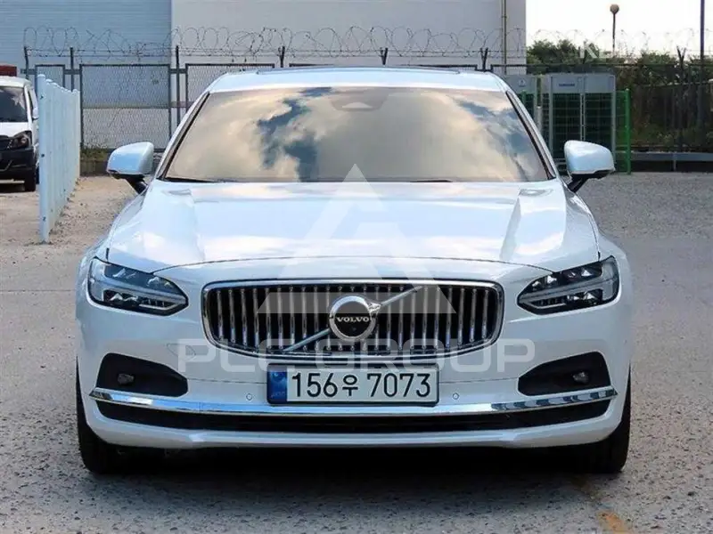 2022 Volvo S90