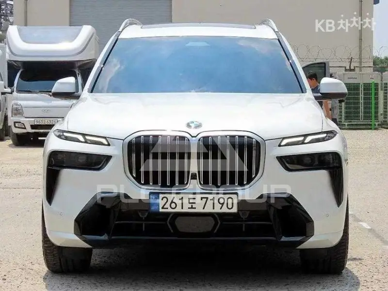 2023 BMW X7