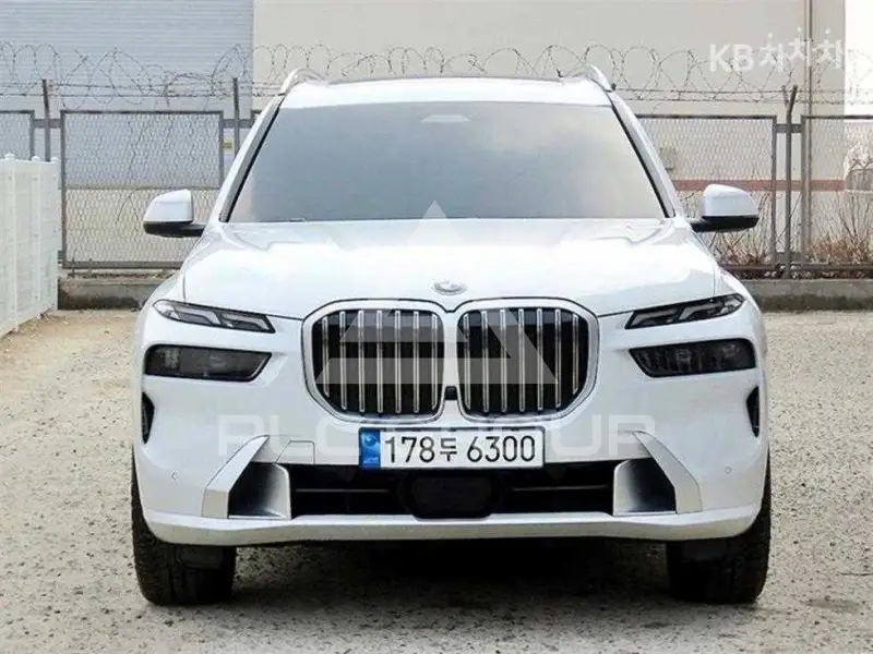 2023 BMW X7