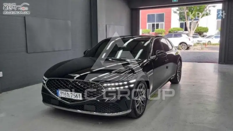 2023 Genesis G90