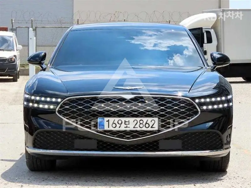 2023 Genesis G90