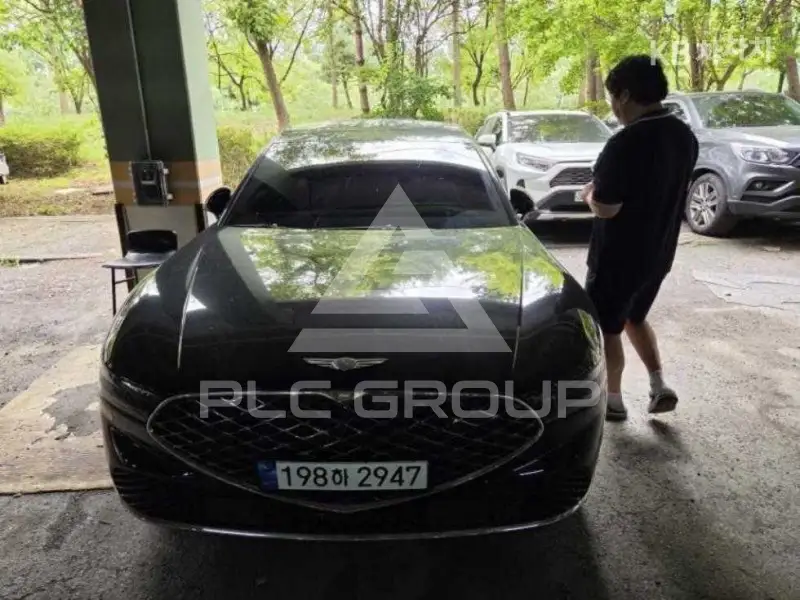 2023 Genesis G90