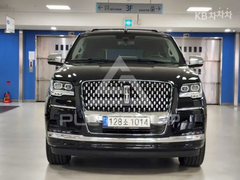 2023 Lincoln NAVIGATOR