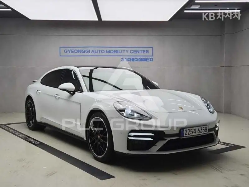 2023 Porsche Panamera