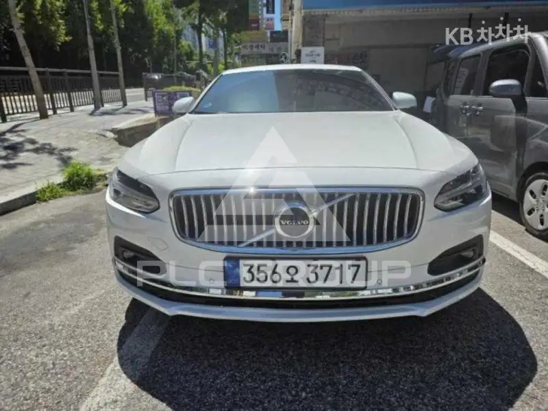 2023 Volvo S90