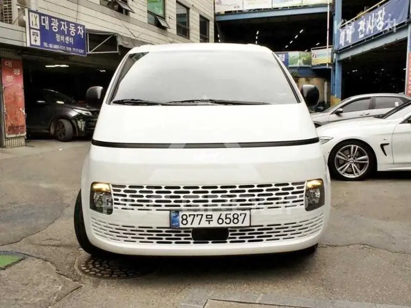 2025 Hyundai Staria