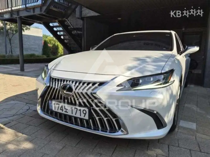 2025 Lexus ES
