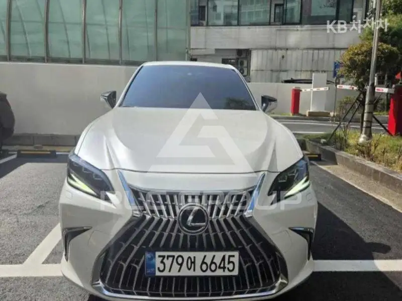 2025 Lexus ES