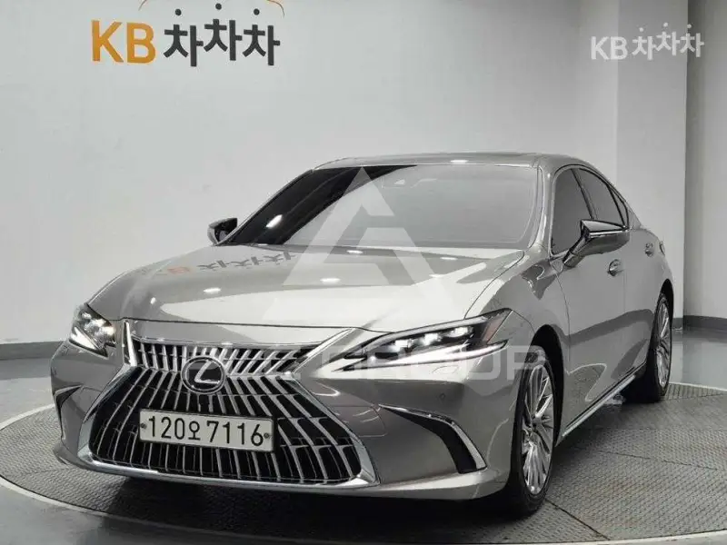 2025 Lexus ES