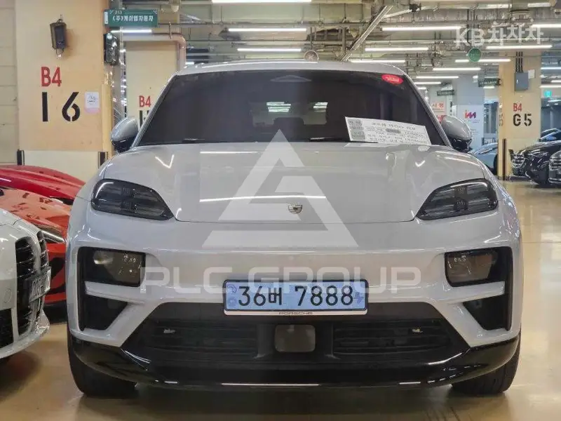 2025 Porsche Macan
