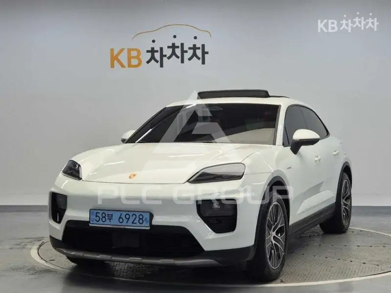 2025 Porsche Macan
