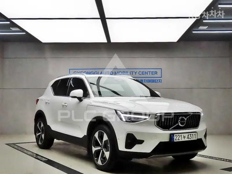 2025 Volvo XC40