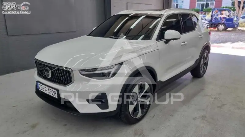 2025 Volvo XC40