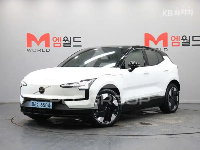 2025 Volvo 
