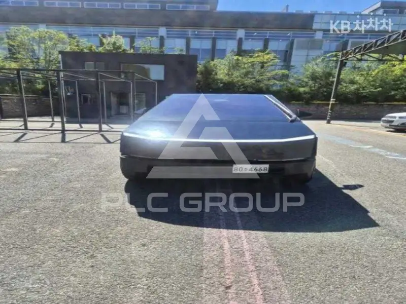 2025 Tesla Cybertruck