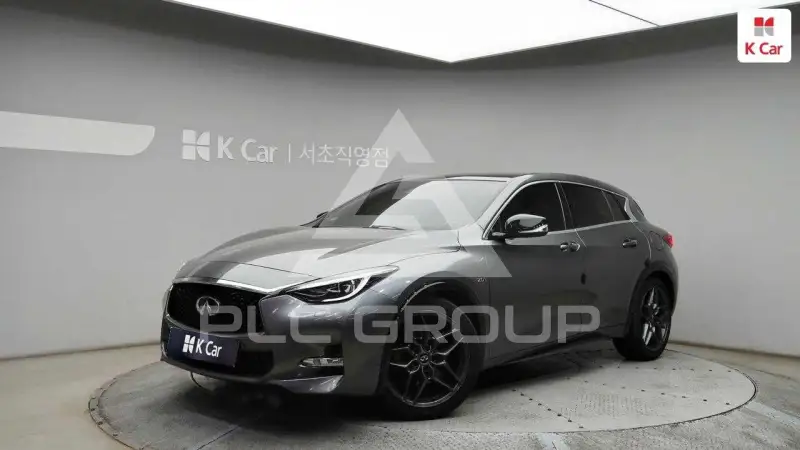 2017 Infinity Q30