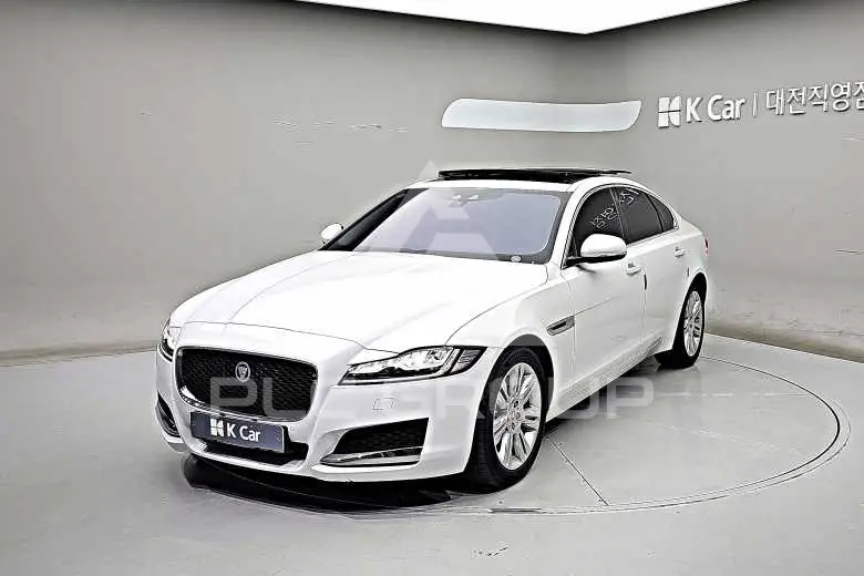 2020 Jaguar XF