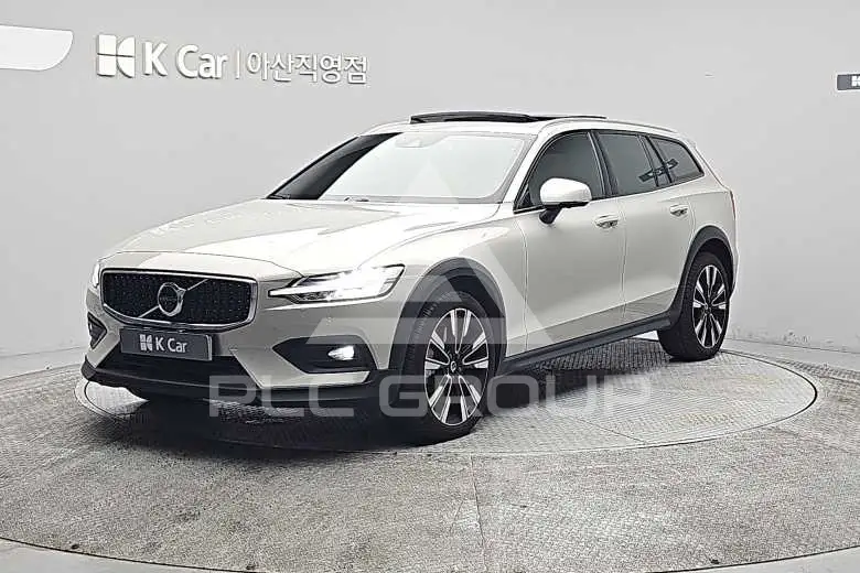 2022 Volvo V60