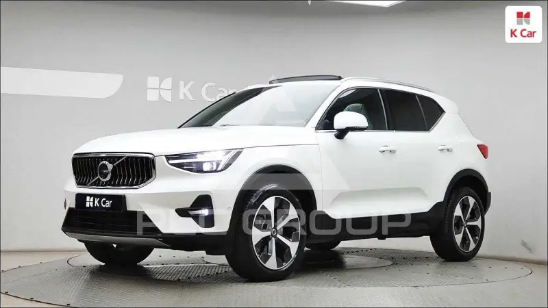 2025 Volvo XC40