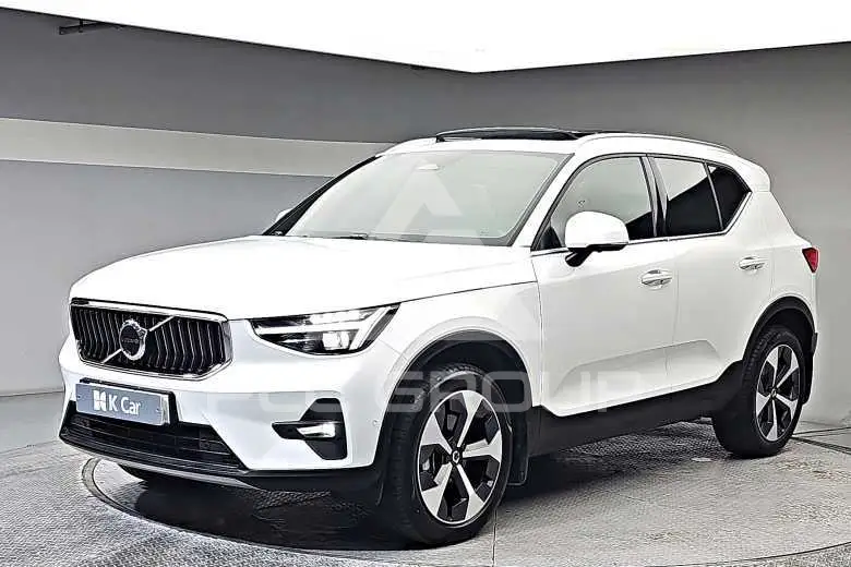 2025 Volvo XC40