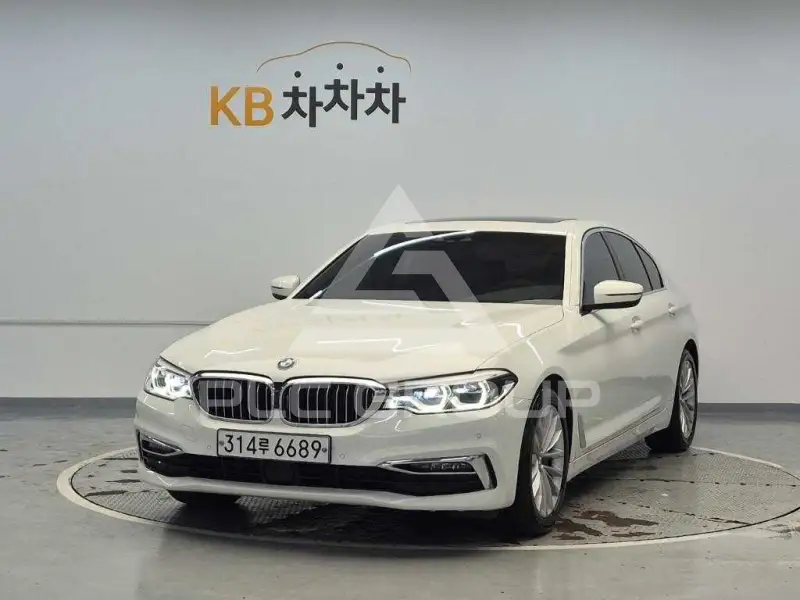 2020 BMW 523
