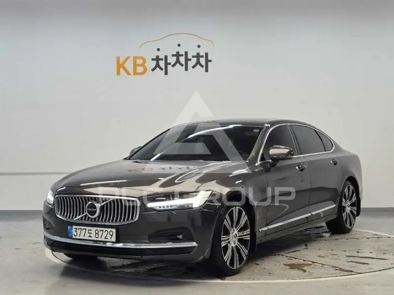 2022 Volvo S90