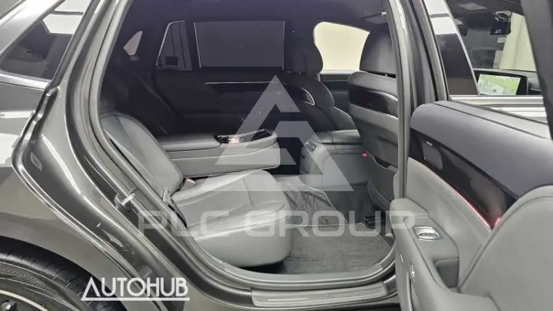 2022 Genesis G90