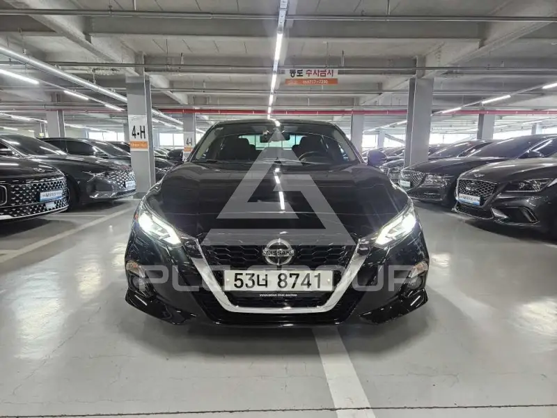 2019 Nissan 