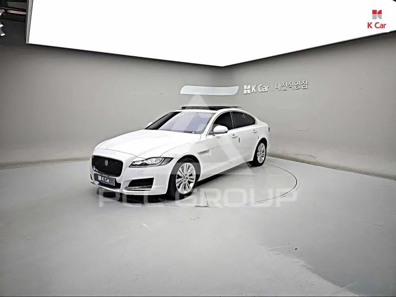 2020 Jaguar XF