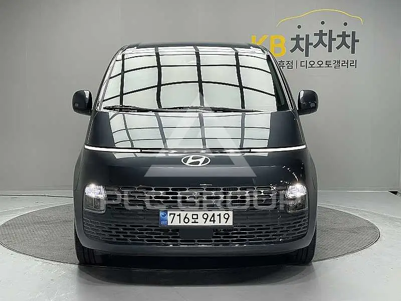 2025 Hyundai Staria