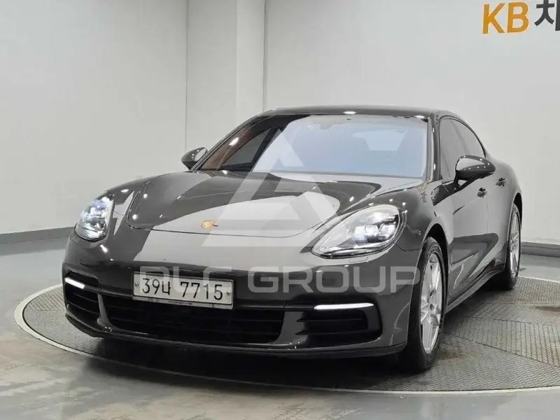 2017 Porsche PANAMERA