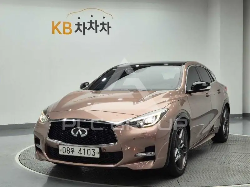 2017 Infinity Q30