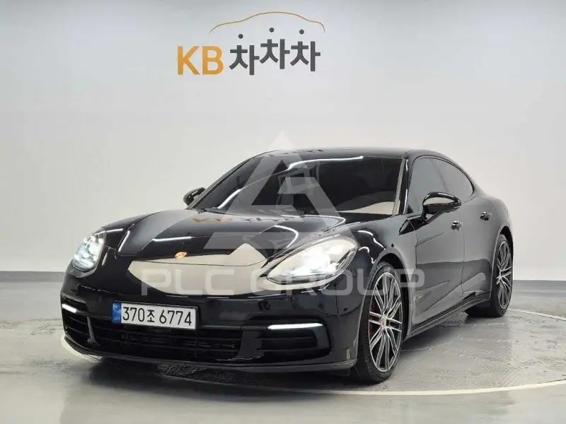 2018 Porsche PANAMERA