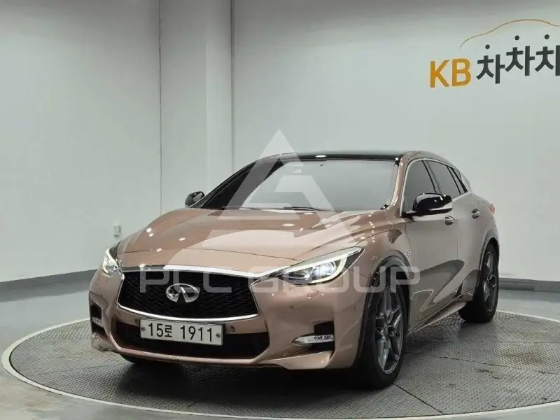 2018 Infinity Q30