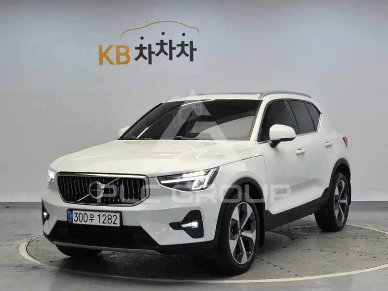 2023 Volvo XC40