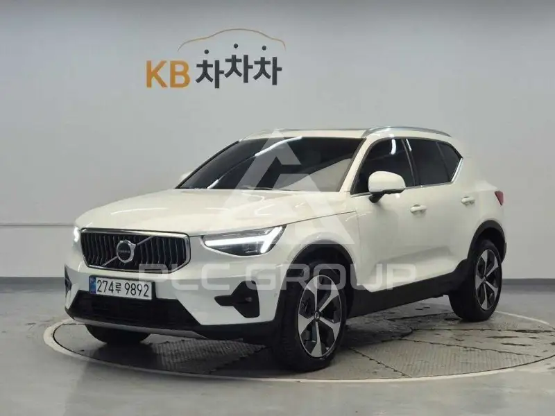2025 Volvo XC40
