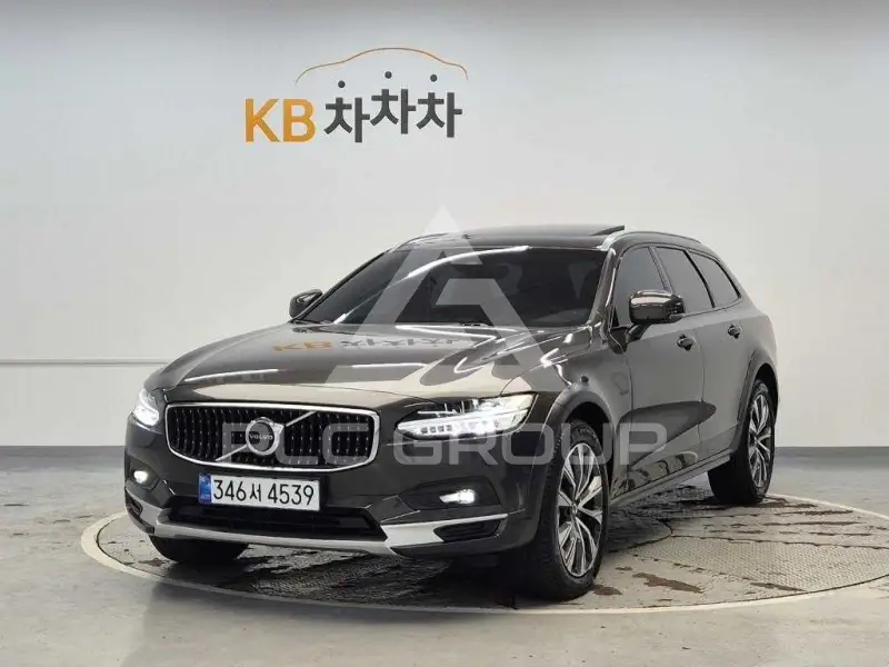 2025 Volvo V90