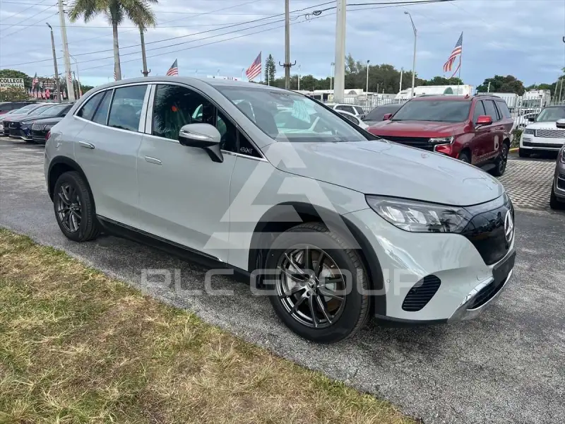 Mercedes Benz EQE photo
