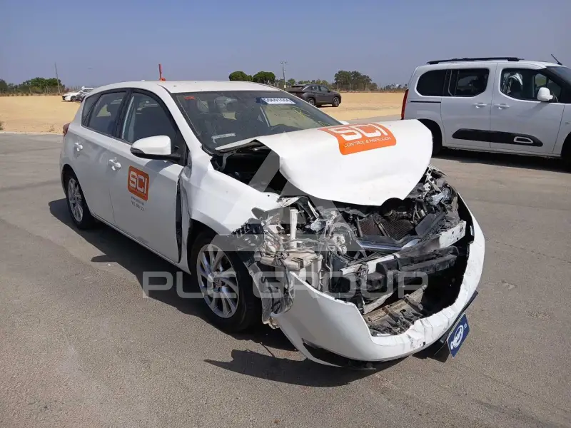 2016 Toyota AURIS