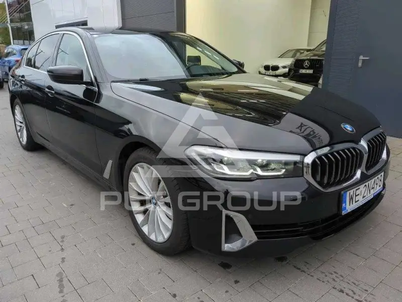 2021 BMW 520