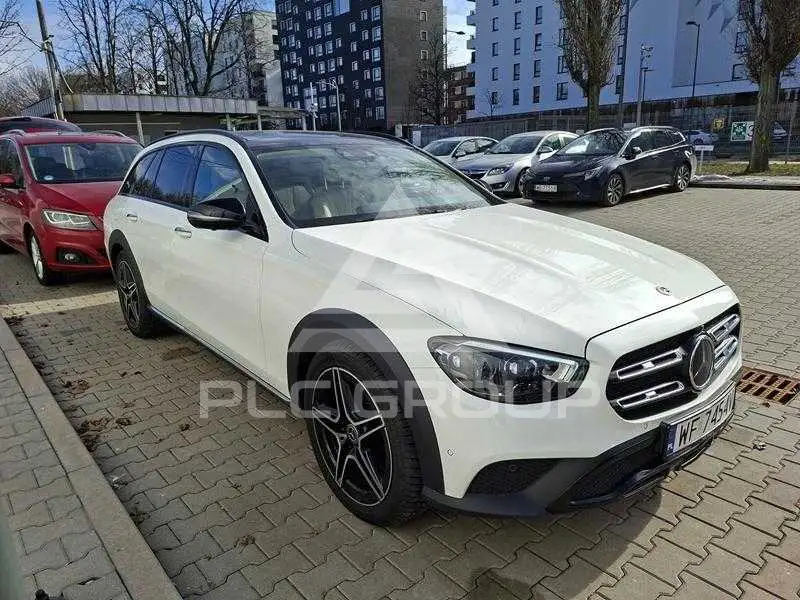 2021 Mercedes Benz E 220