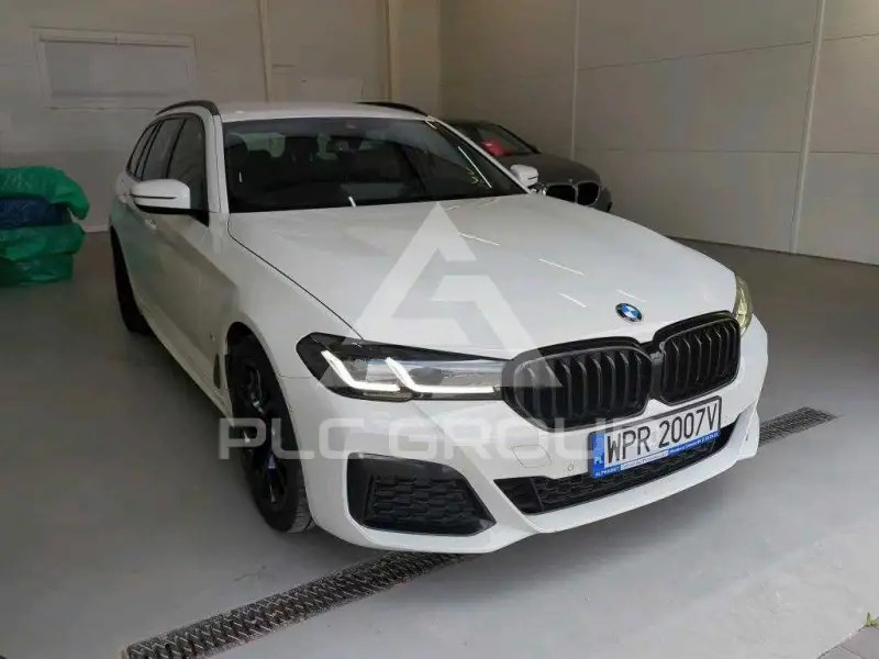 2022 BMW 530
