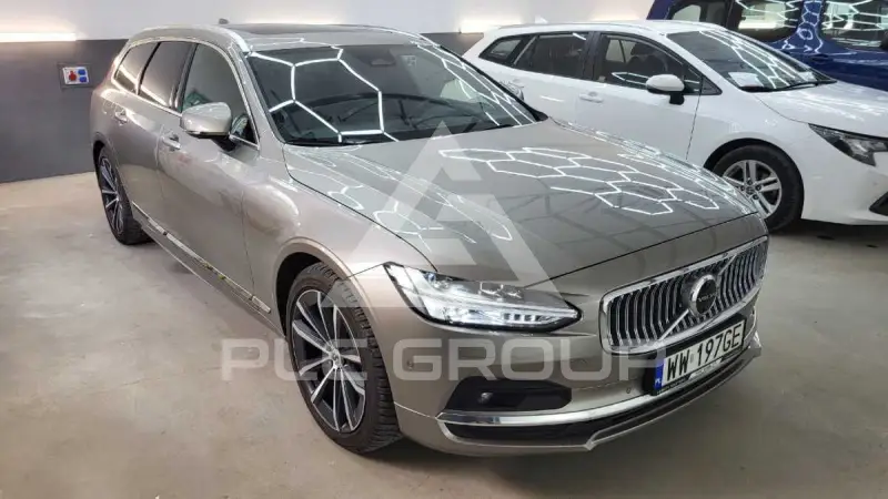 2022 Volvo V90