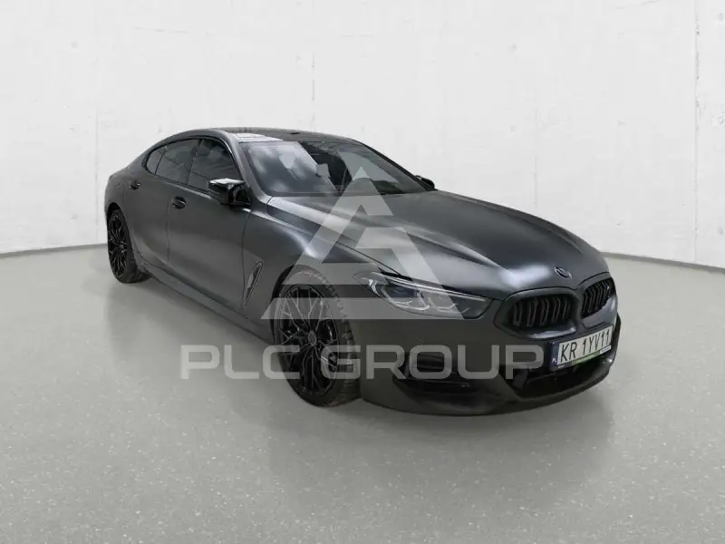 2023 BMW M8